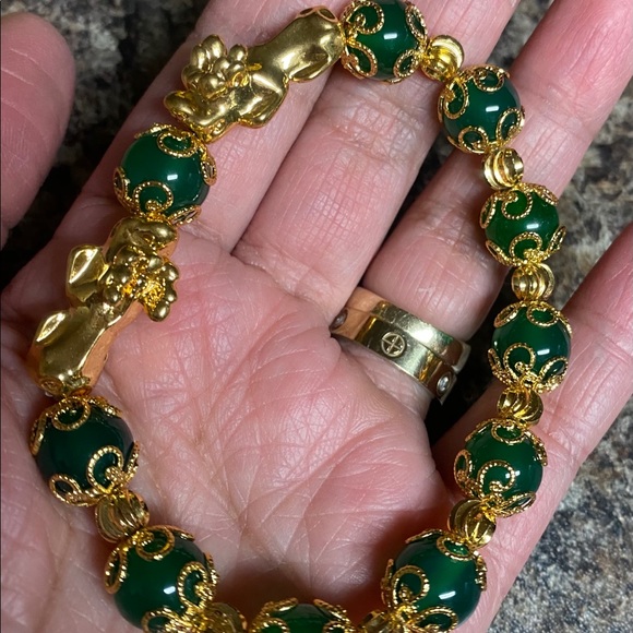 Green Jade Bracelet - Picture 3 of 8